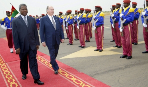 His Highness the Aga Khan reviews the troops at Ouagadougou airport, accompanied by Prime Minister of Burkina Faso, Tertius Zong